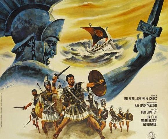 Guerreros de la antigua grecia sobre un fondo que muestra una nave entre olas.