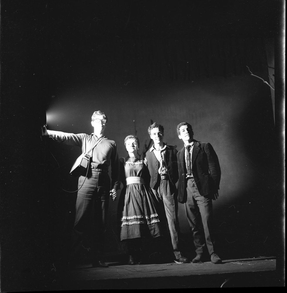 Exhibición del documental "Éramos tan felices. Alejandro Sieveking/Víctor Jara/Bélgica Castro. Complicidades creativas de juventud y muerte" + Conversatorio