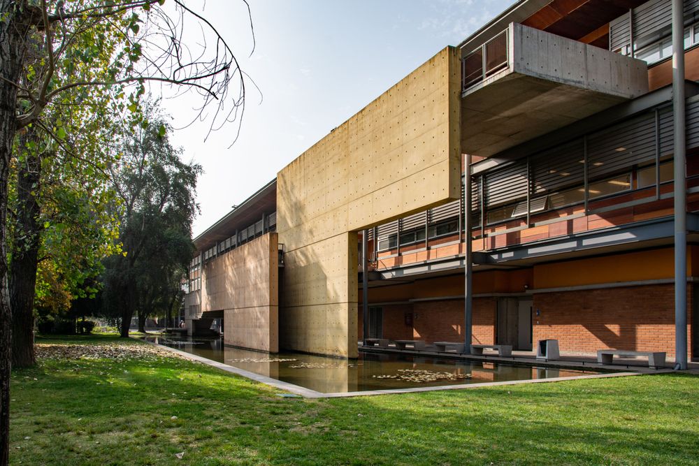 Fachada Escuela de Trabajo Social