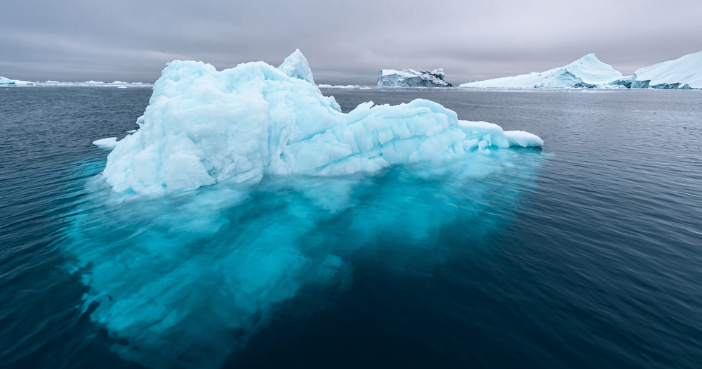 Glaciar en medio del océano