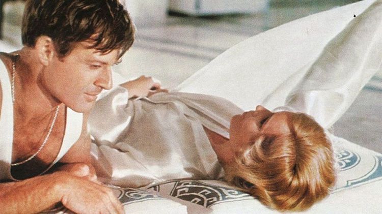 Fotografía de la película "el gran gatsby" de 1974, aparece Robert Redford y Mia Farrow.