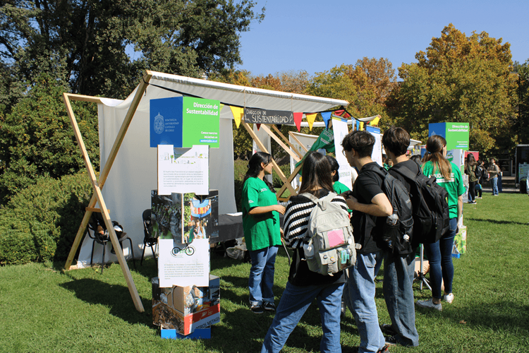 Feria de sustentabilidad uc 2025