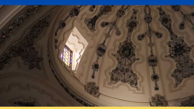 parte de cupula de iglesia por dentro