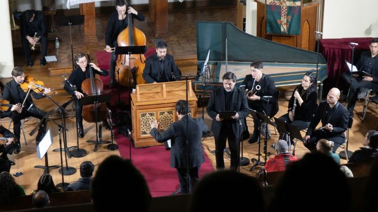 Felipe Ramos Taky dirigió el concierto Bach Santiago 42. Foto: Música UC.