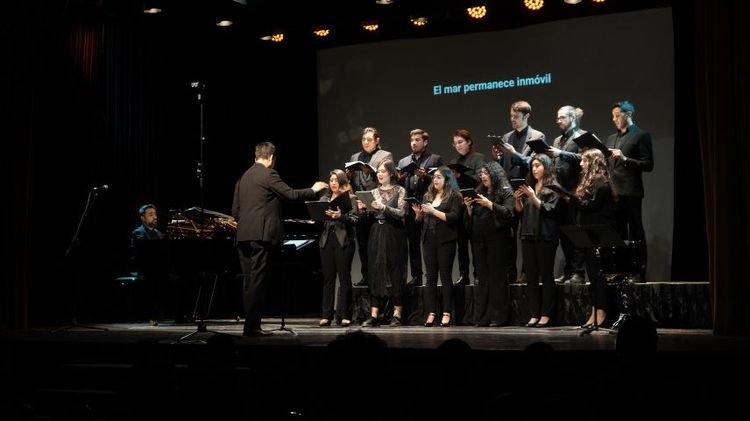 Coro de Estudiantes UC y Felipe Ramos Taky en concierto previo. Foto: Instituto de Música UC.