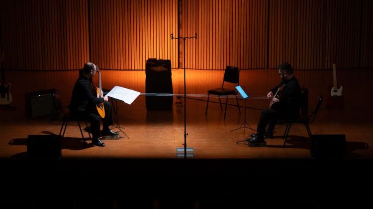 Cristián Alvear y Diego Castro, guitarristas.