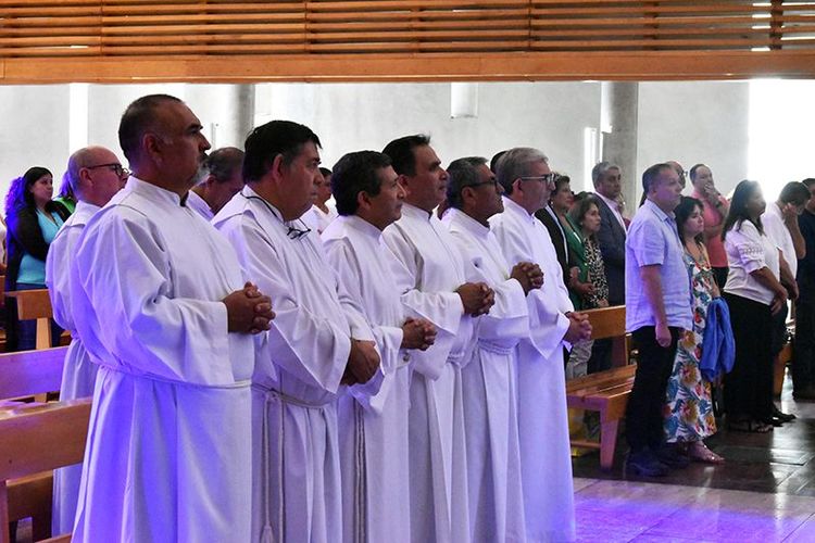 diaconos en el templo sagrado corazón