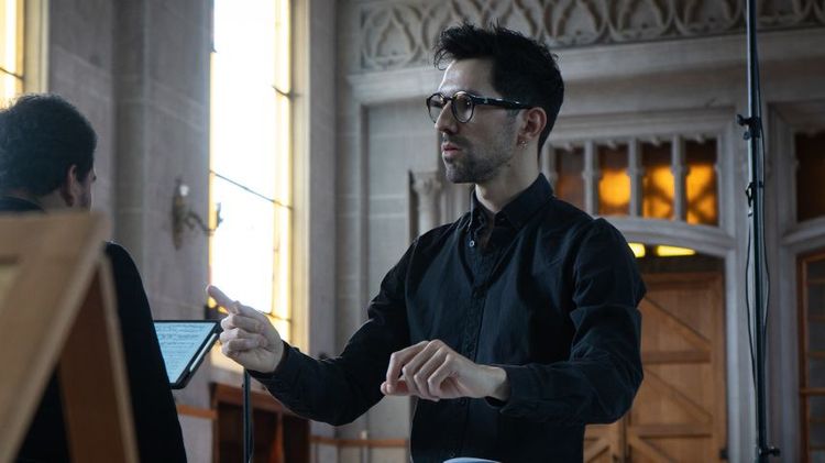 Gerard Ramos, director titular del Coro de Cámara UC. Foto: Música UC.