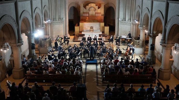 Repetición del Concierto de Semana Santa 2023, en el Templo Mayor del Campus Oriente. Foto: Música UC.