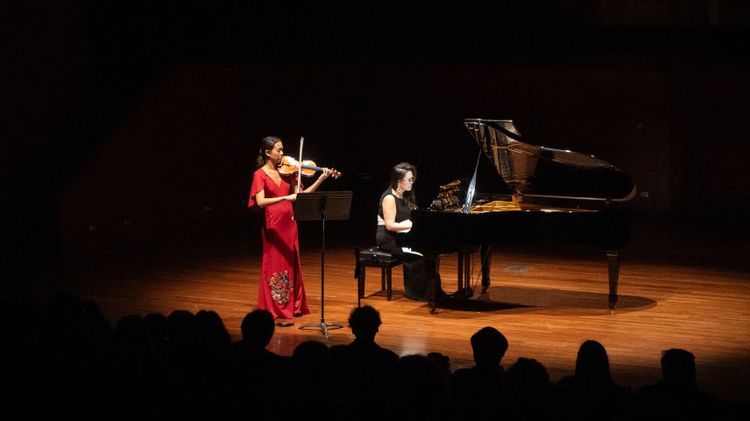 Tiffany Tieu y Eun Seong Hong. Foto: Música UC.