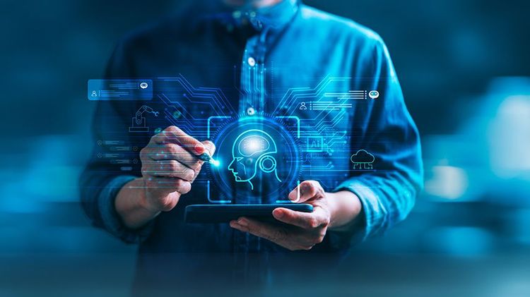 Hombre utilizando inteligencia artificial