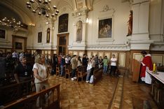 Iglesia llena para la celebración de la Misa